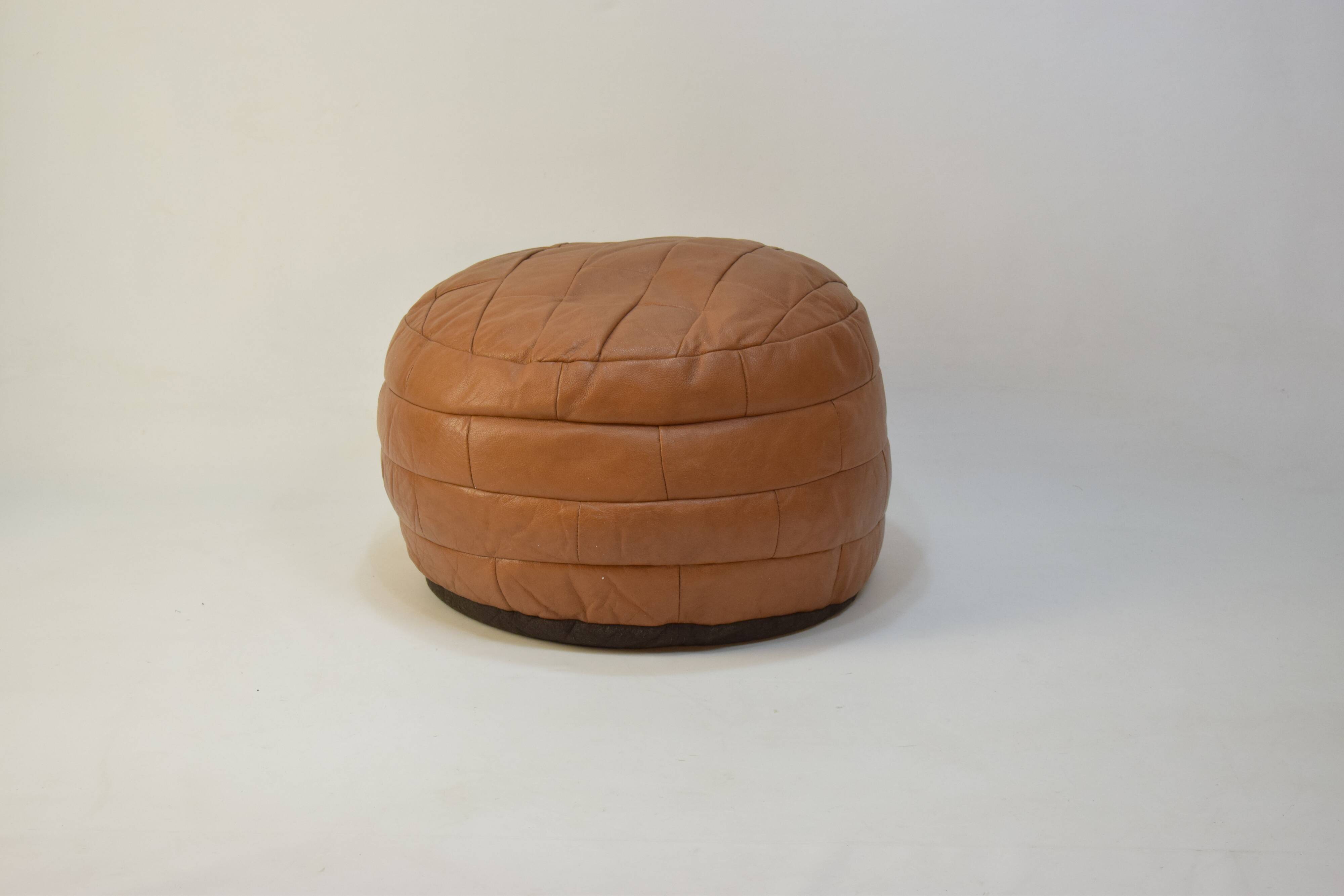 Leather round Pouf De Sede, 70