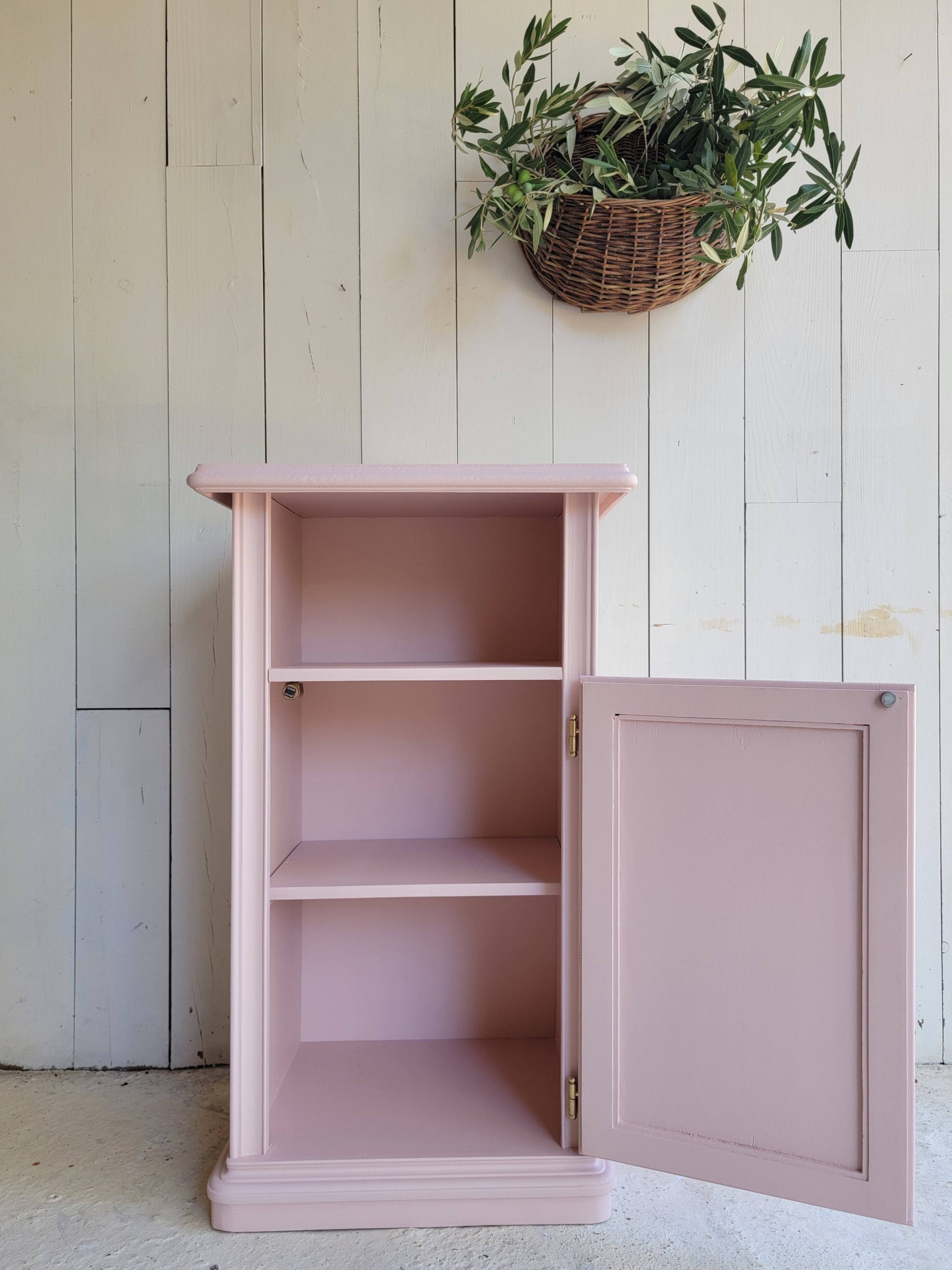 Table de chevet ancienne rénovée en rose