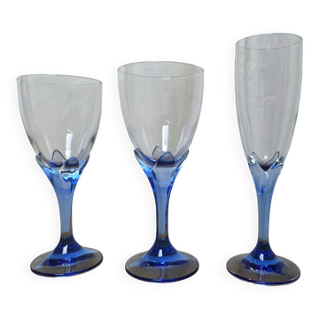 Service de 30 verres Bouquet à pied bleu