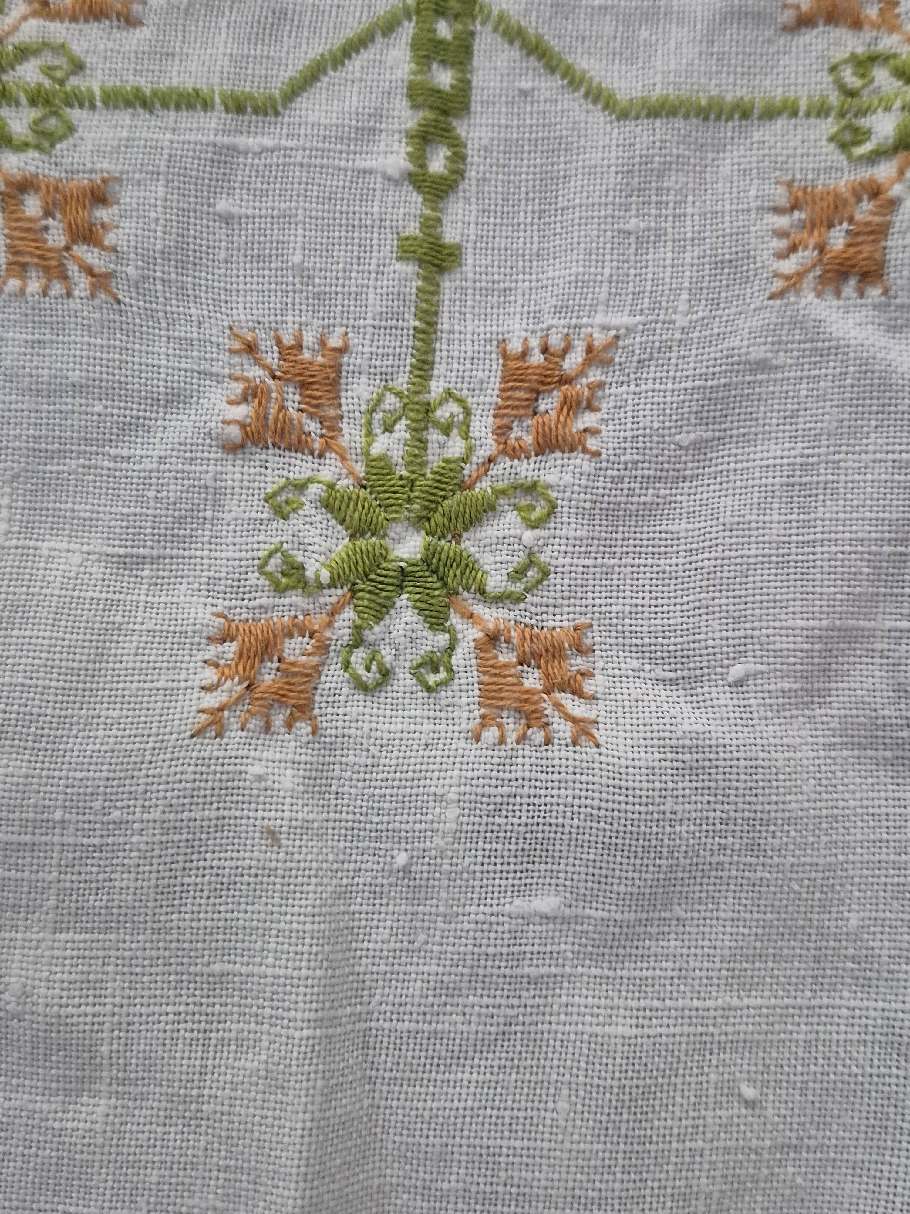 Nappe XXL en lin brodé
