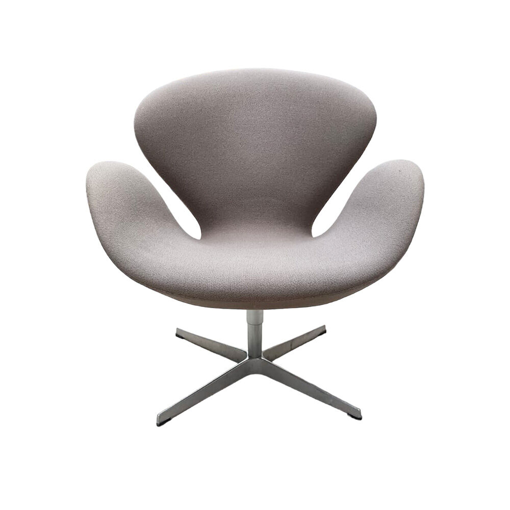 Swan armchair by Arne Jacobsen for Fritz Hansen
