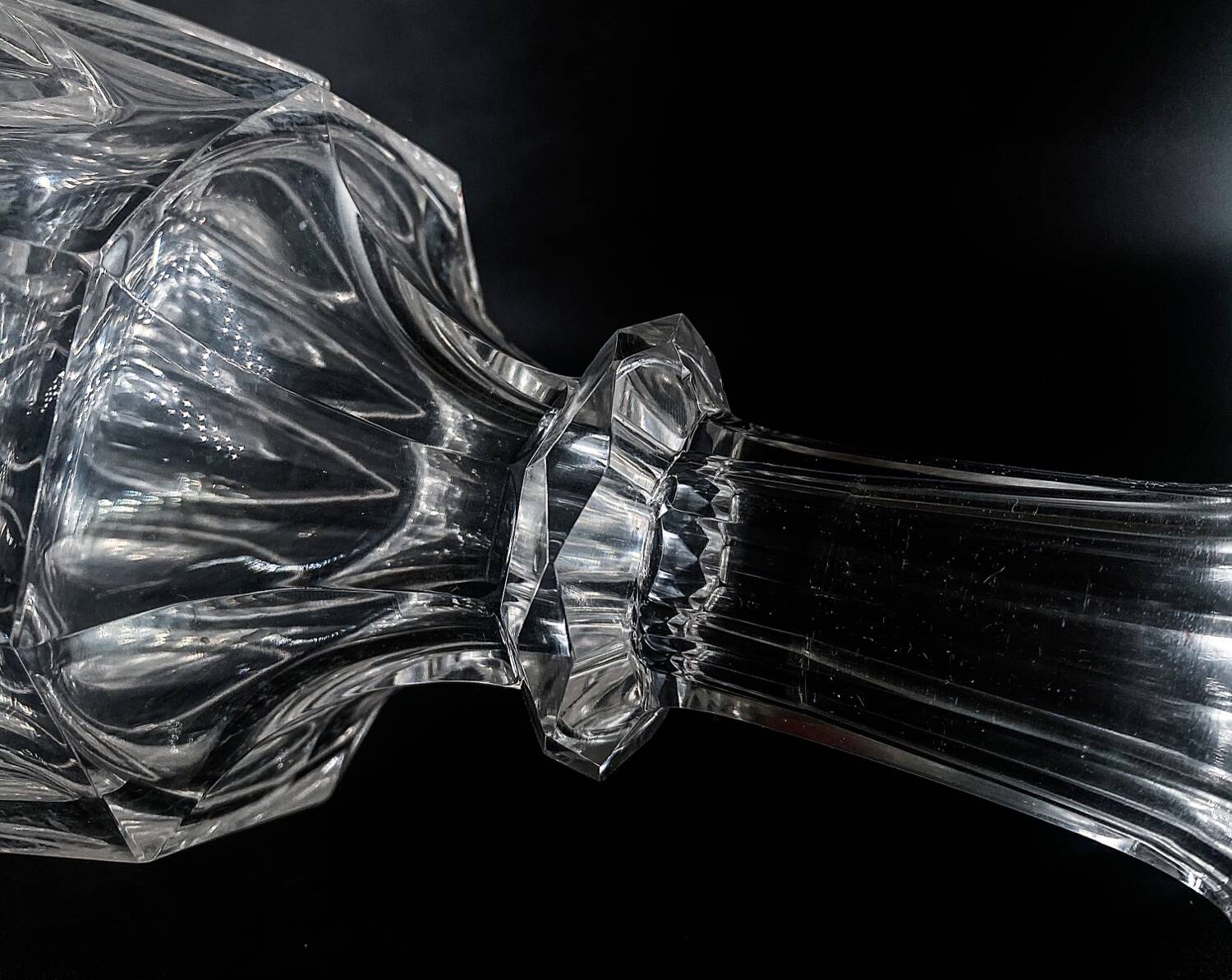 Two Le Creusot wine carafes (Baccarat) 19th century. Leaves