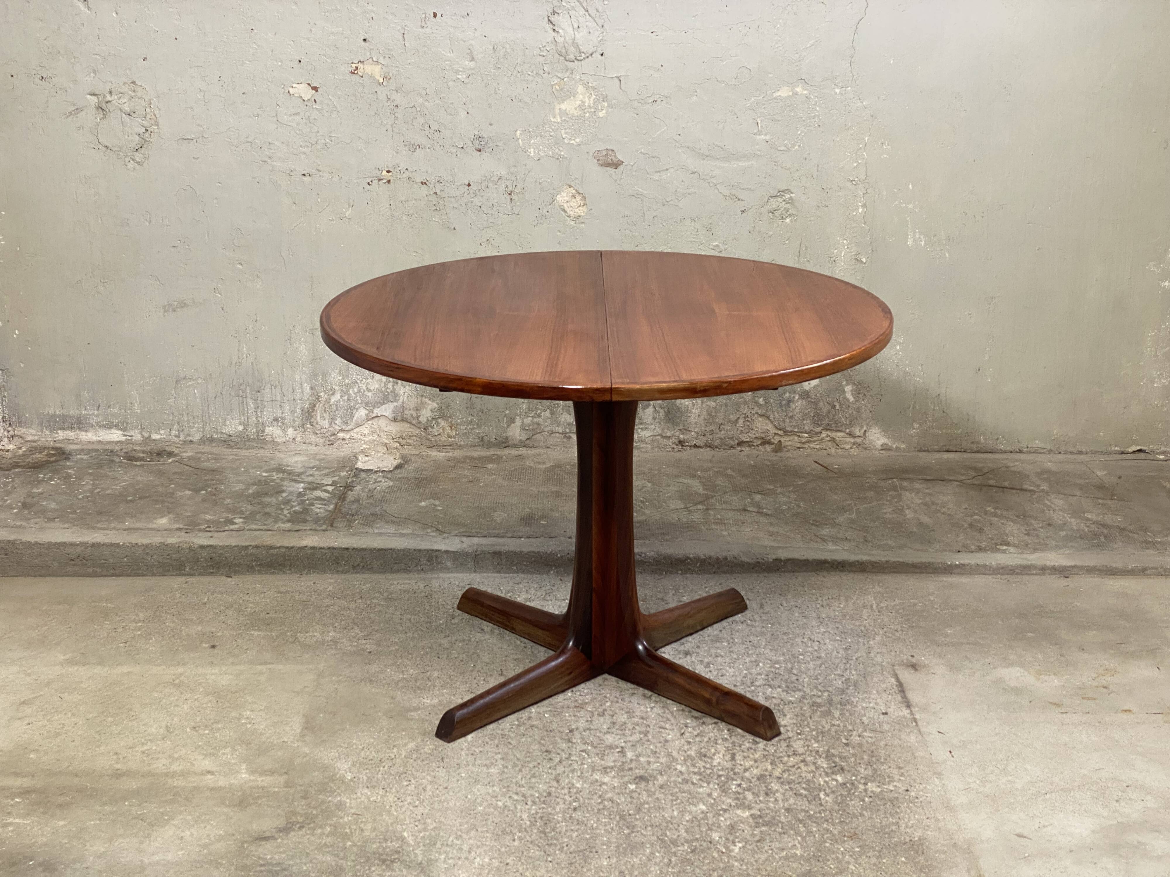 Scandinavian extendable round table in teak Gudme edition