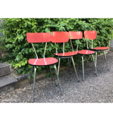 7 chaises en formica bleues et rouges