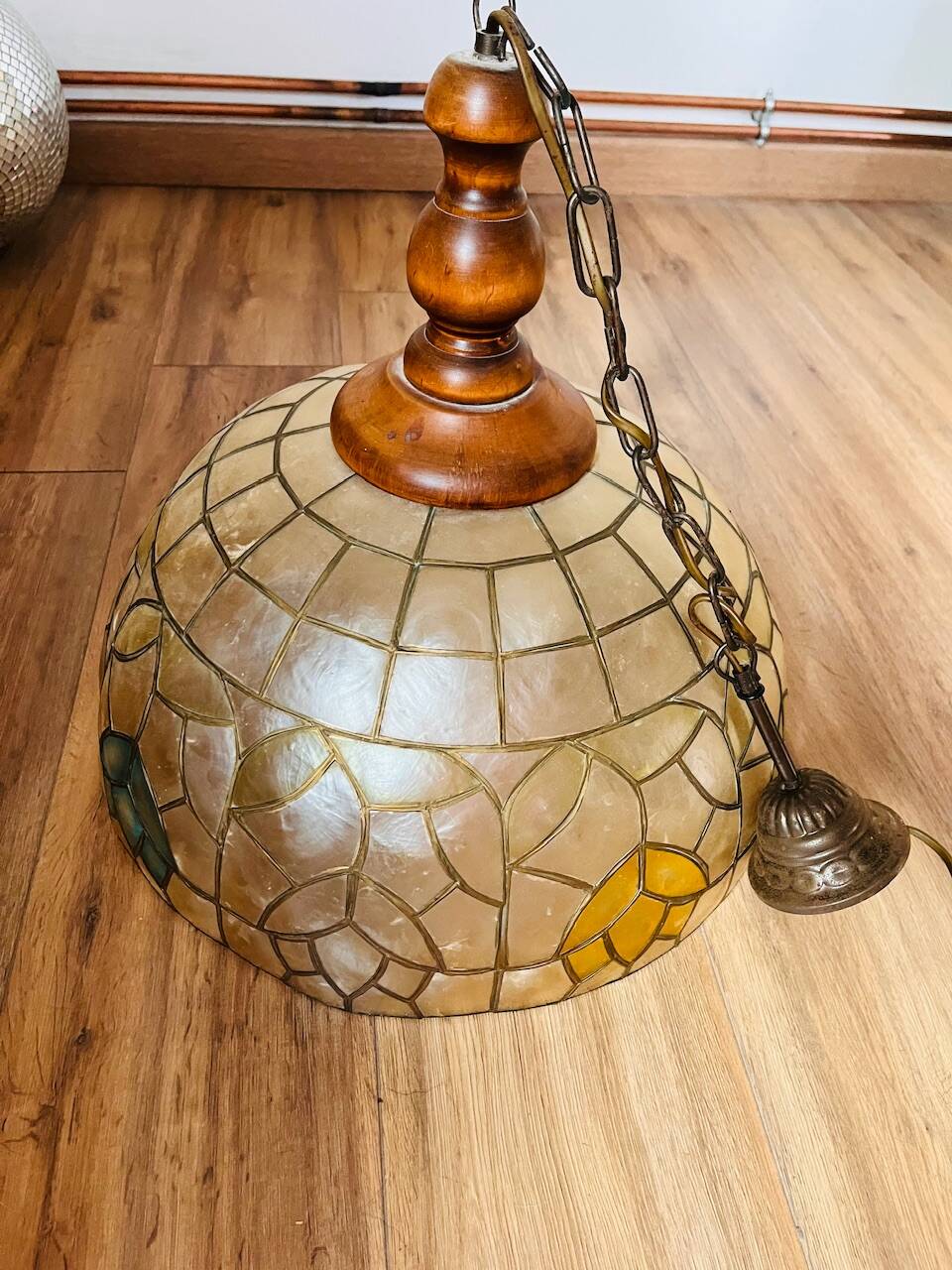 Suspension nacre et laiton, motifs fleuris