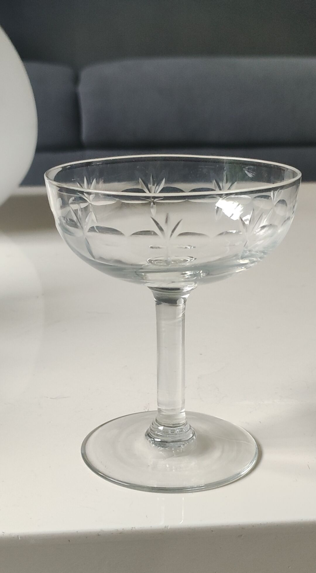 Lot of 4 Art Deco champagne coupes / Verreries de Doyen. Half crystal.