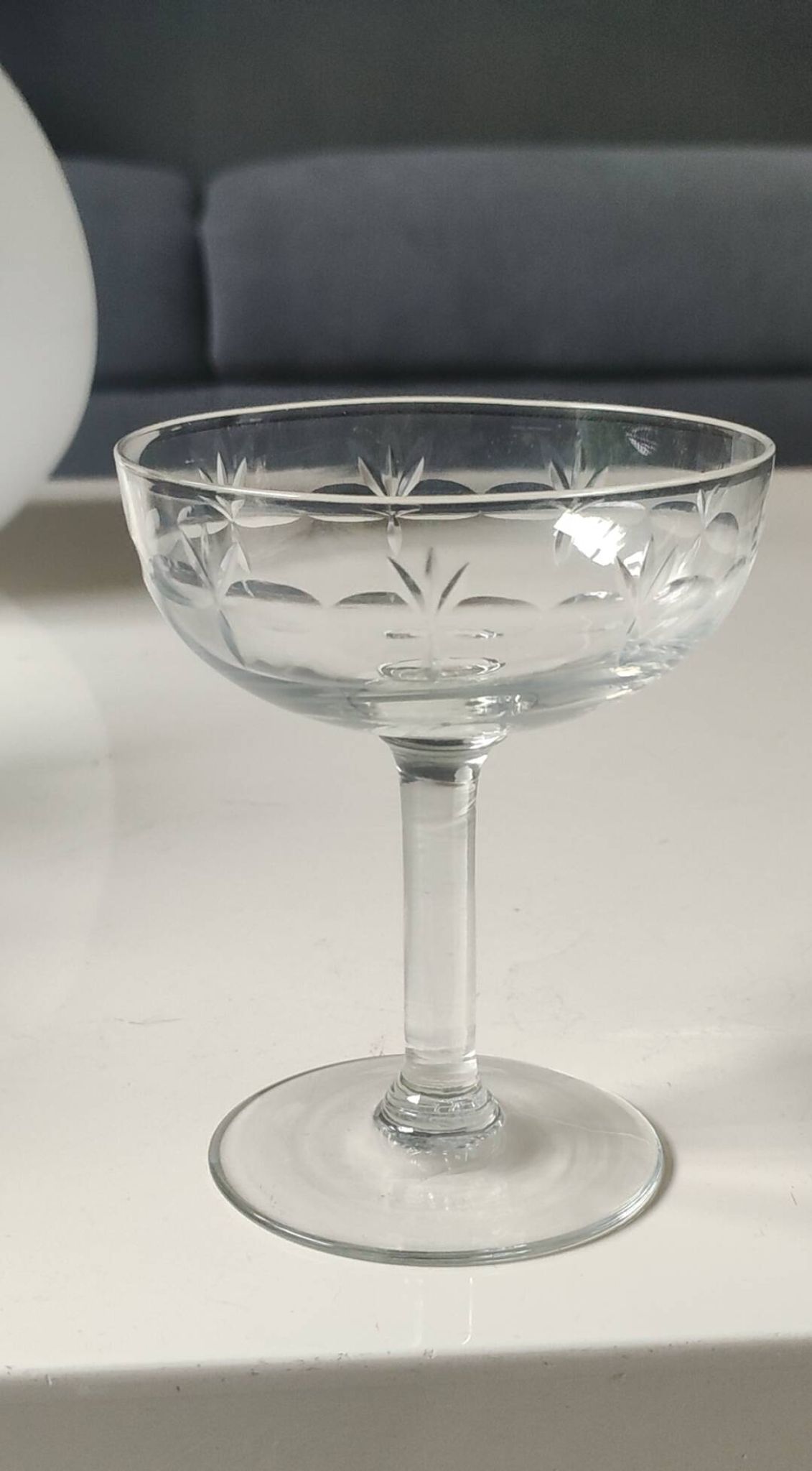 Lot of 4 Art Deco champagne coupes / Verreries de Doyen. Half crystal.