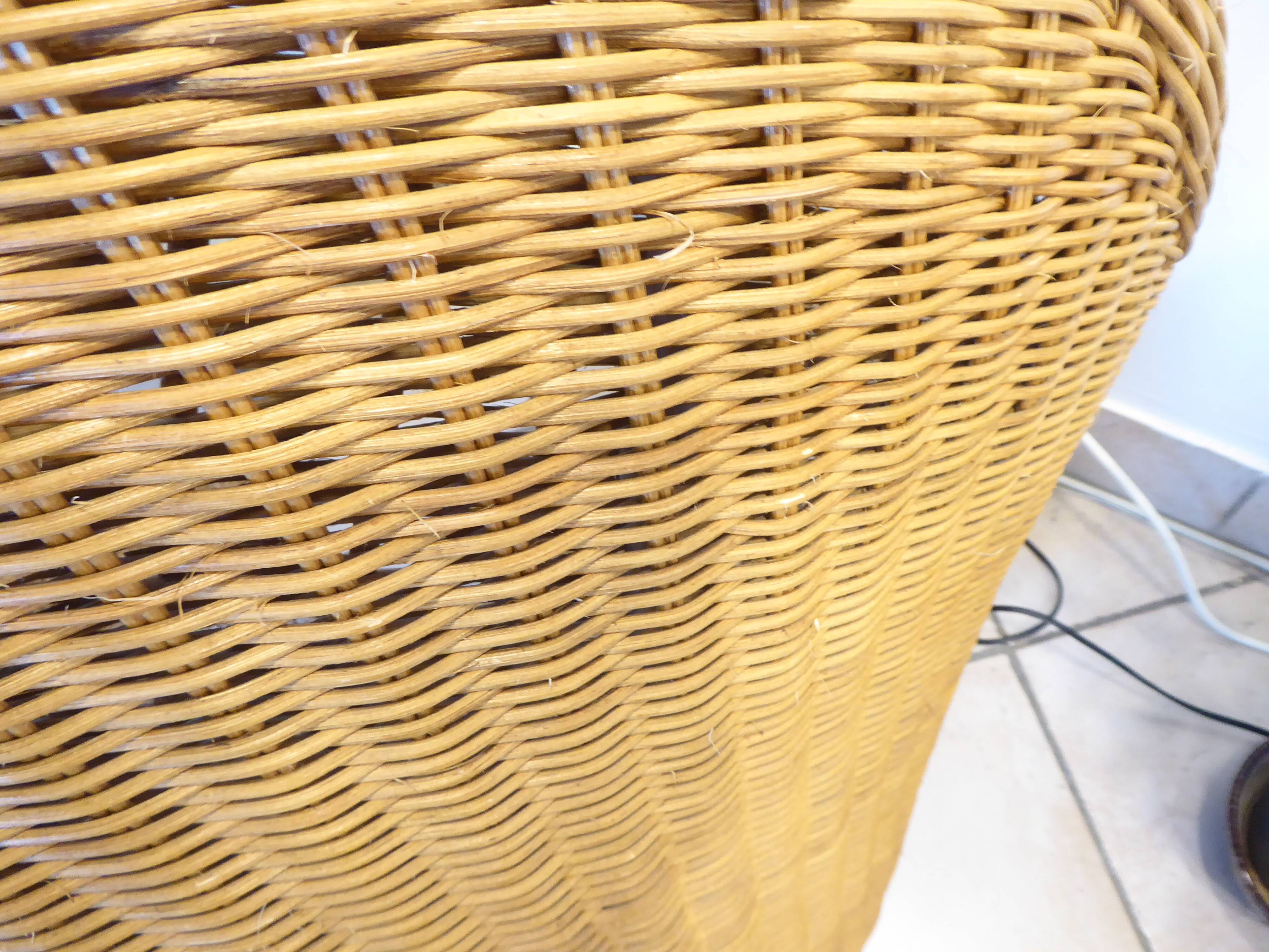 Wicker lotus armchair