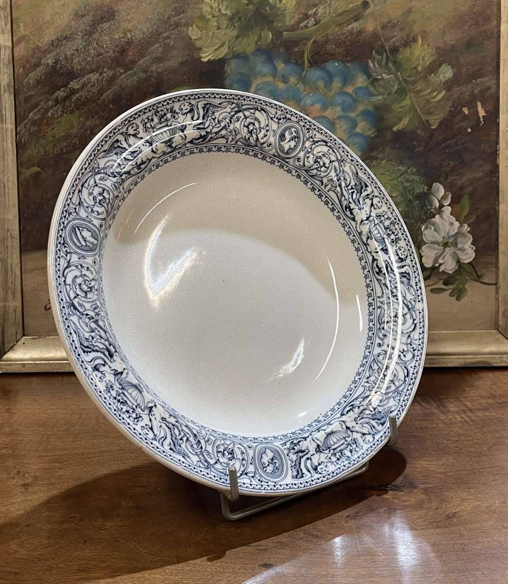Plat rond creux en porcelaine anglaise Minton, modèle Florentine