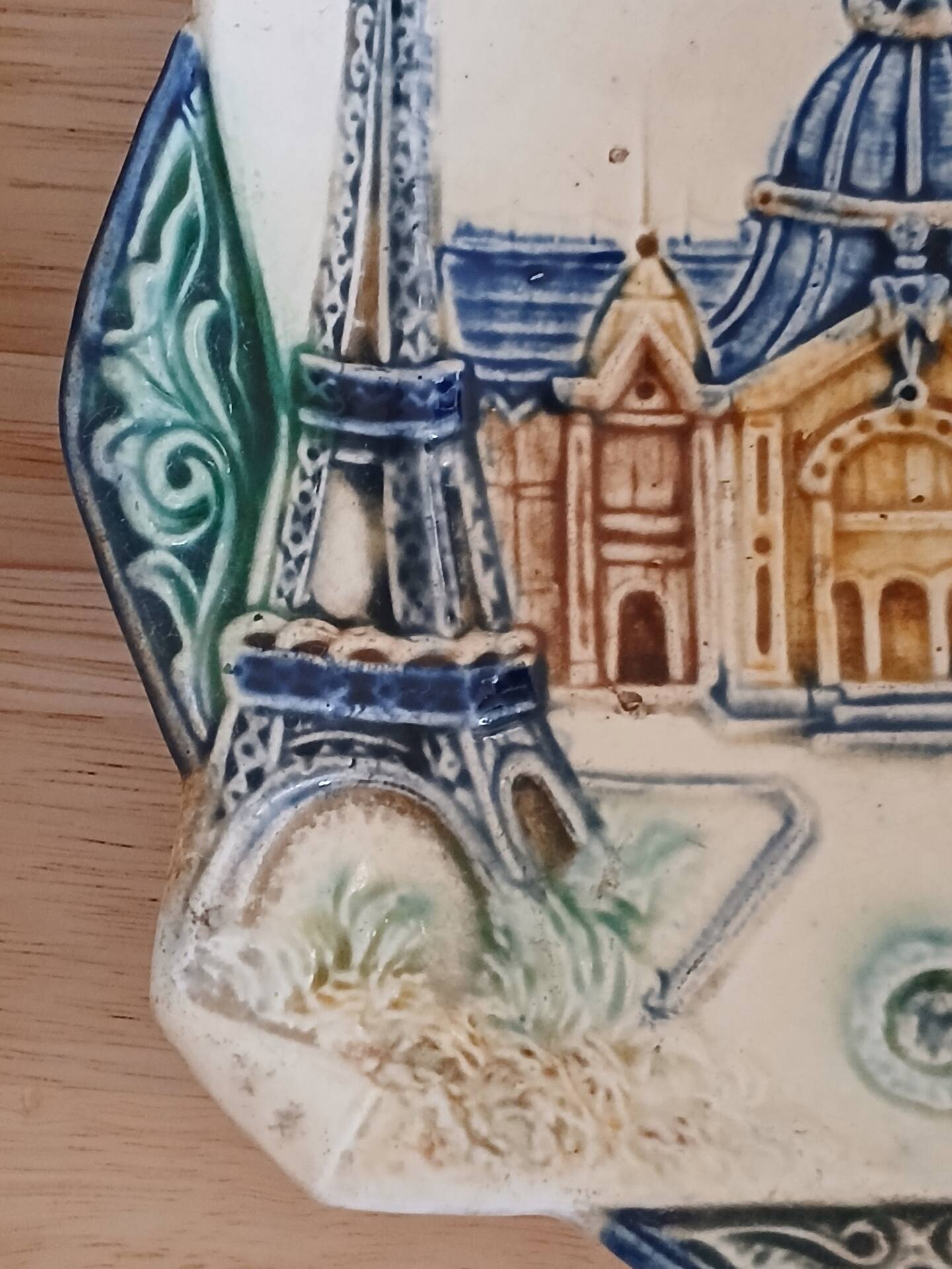 Plat en barbotine du XIXÈME Siècle