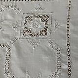Linge ancien d'exception, très grande nappe brodée