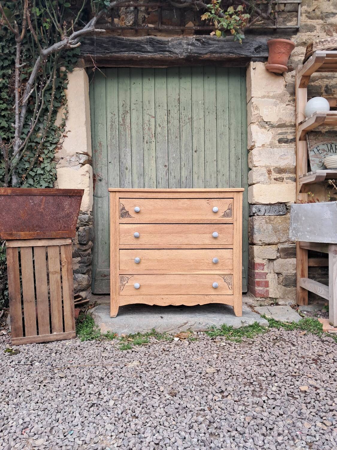 Art deco chest of drawers