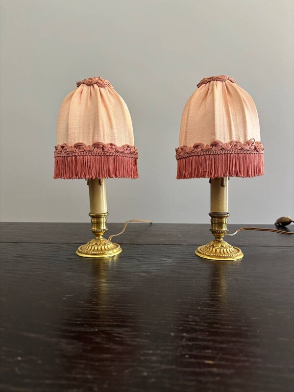 Paire de lampes de chevet  style Louis XVI – Soie rose & laiton- 1950