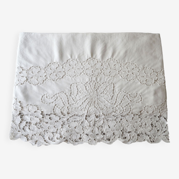 Drap ancien en lin broderie richelieu