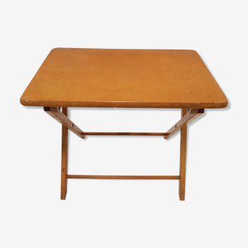 Folding table