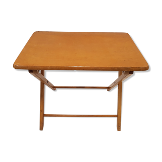 Folding table