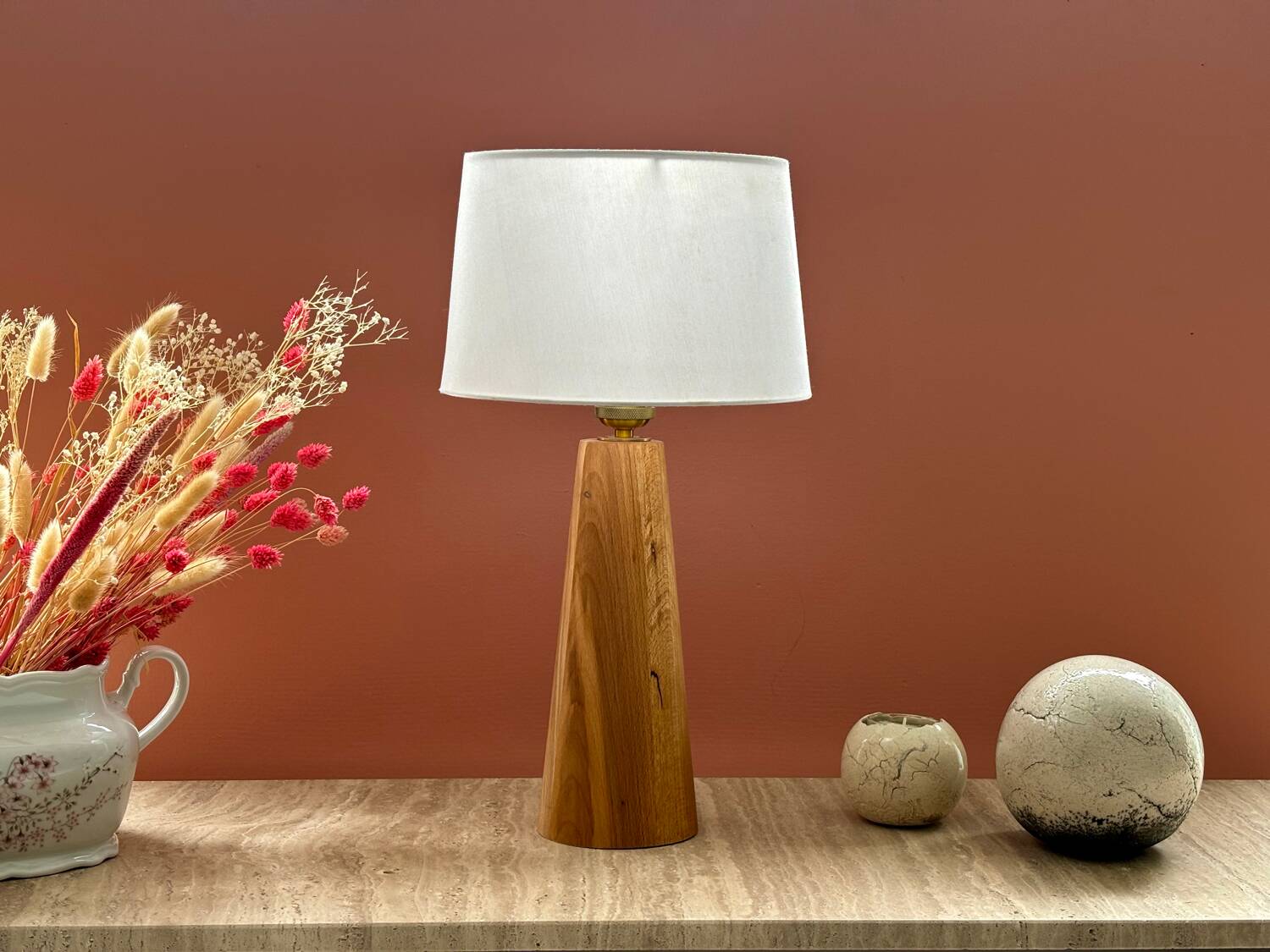 Elegant table lamp made of recycled solid wood for a warm and sustainable atmosphere "CÔNE"