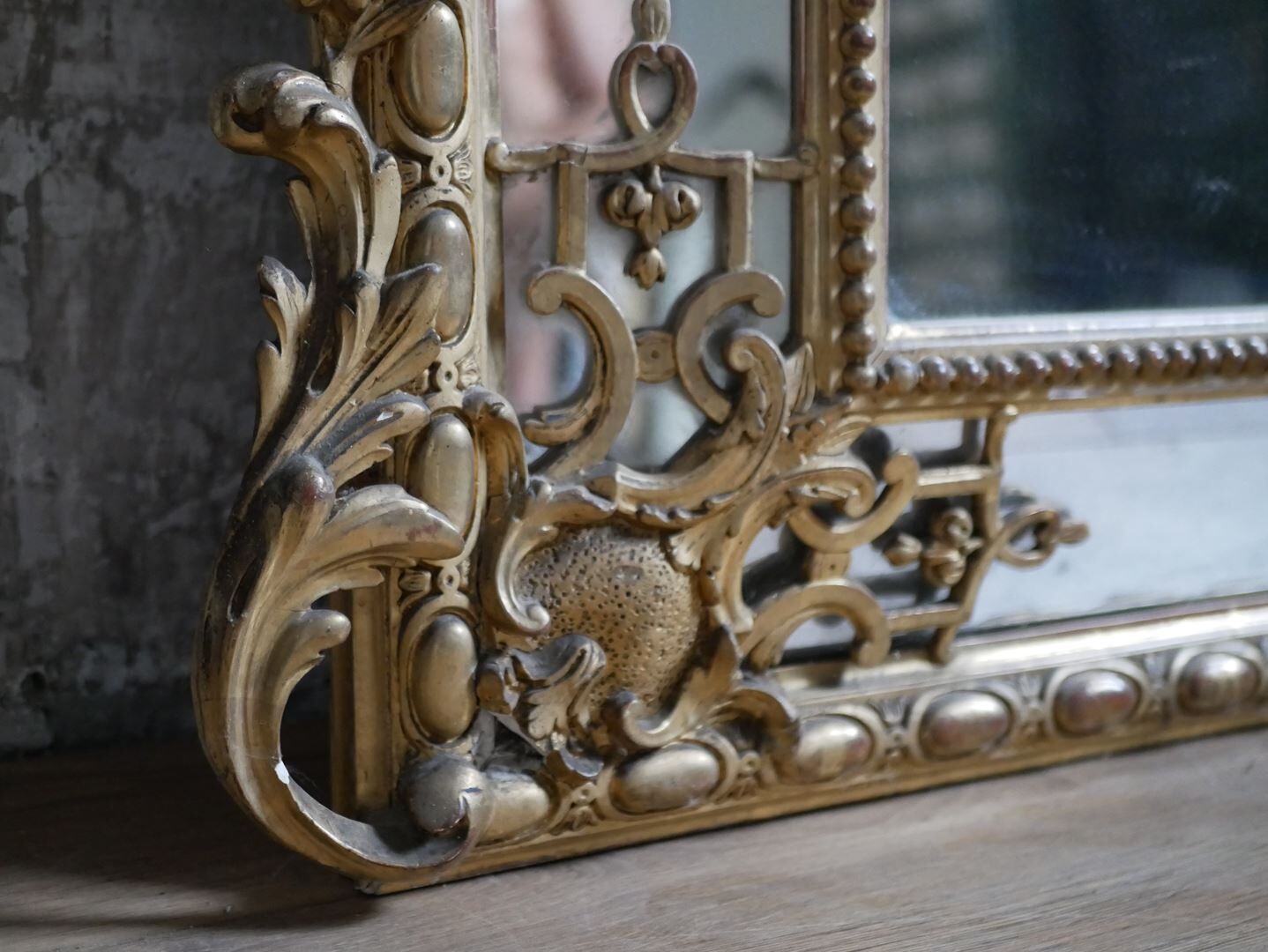 Miroir à parcloses et fronton 180x119cm