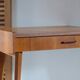 Bureau moderniste à pieds compas