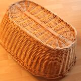 Panier de blanchisserie en osier avec deux poignées