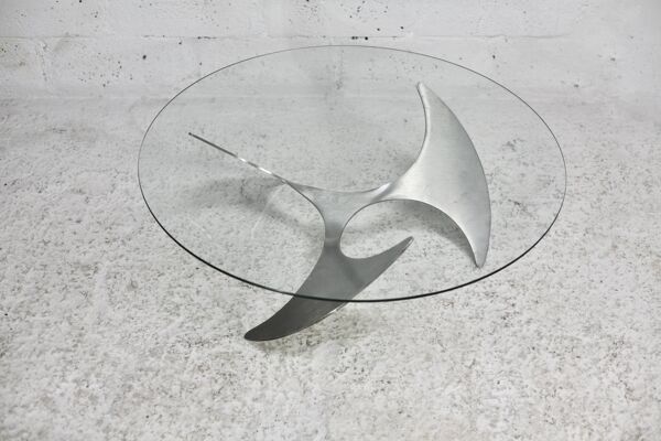 Table basse ''space age''. Piètement acier, dalle de verre. Circa 1970