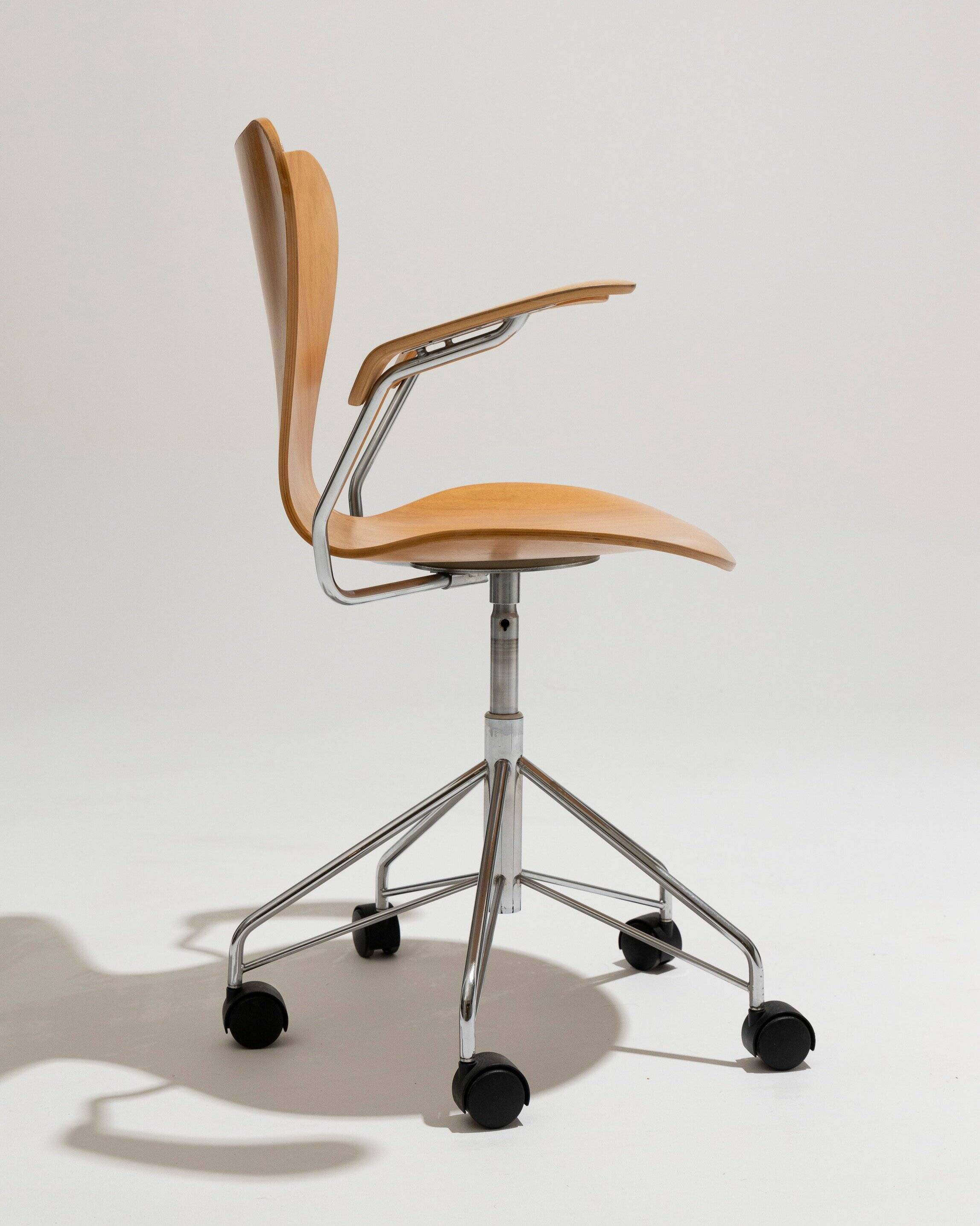 Swivel office chair 3217, Arne Jacobsen, 1960s