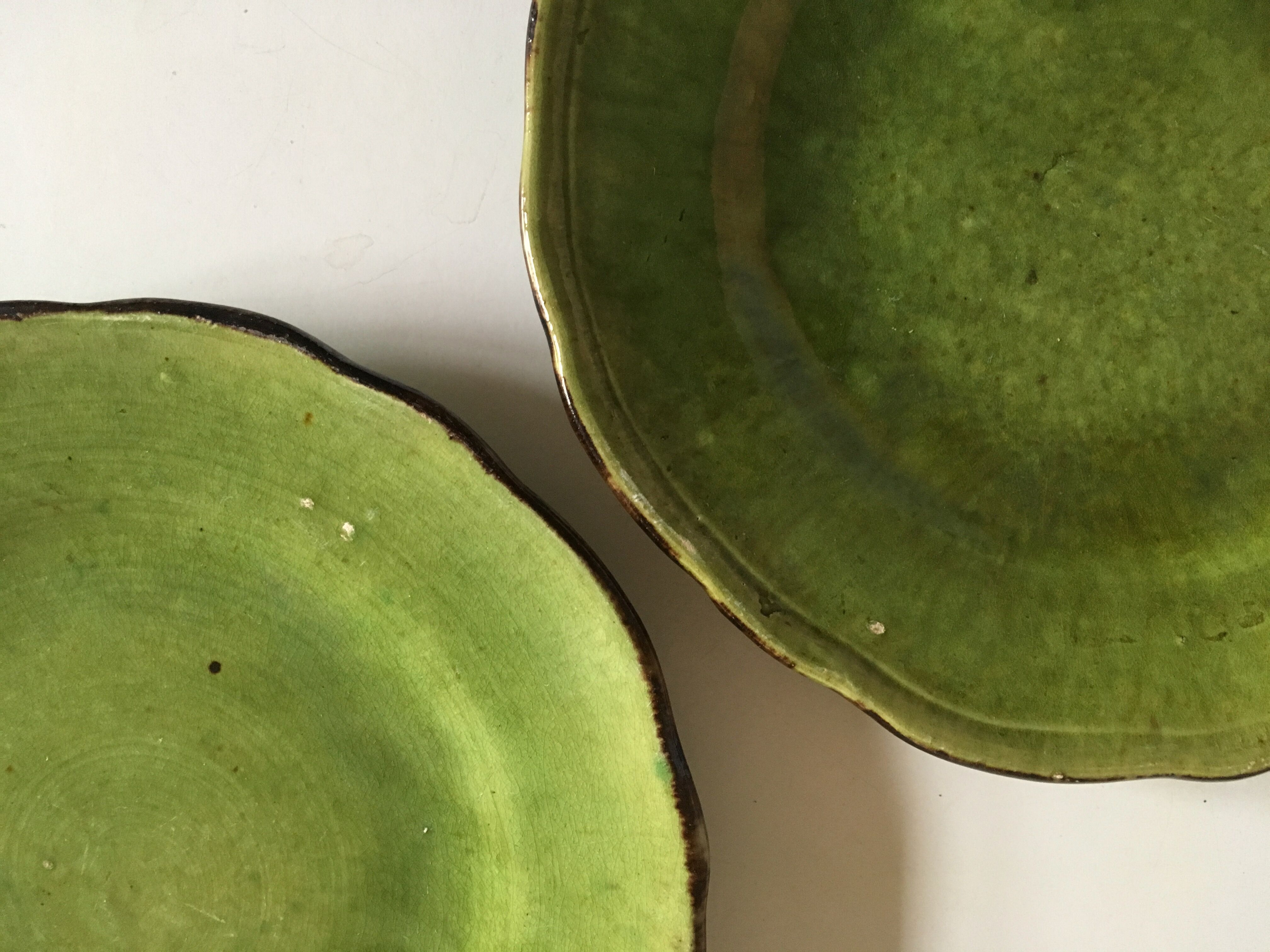 Set  of plates of glazed Earth Biot to gadroons