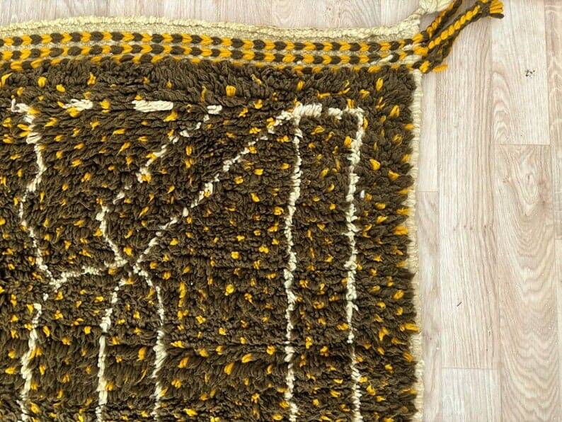 Moroccan Berber rug made of pure wool, handcrafted, size 140 x 260 cm.