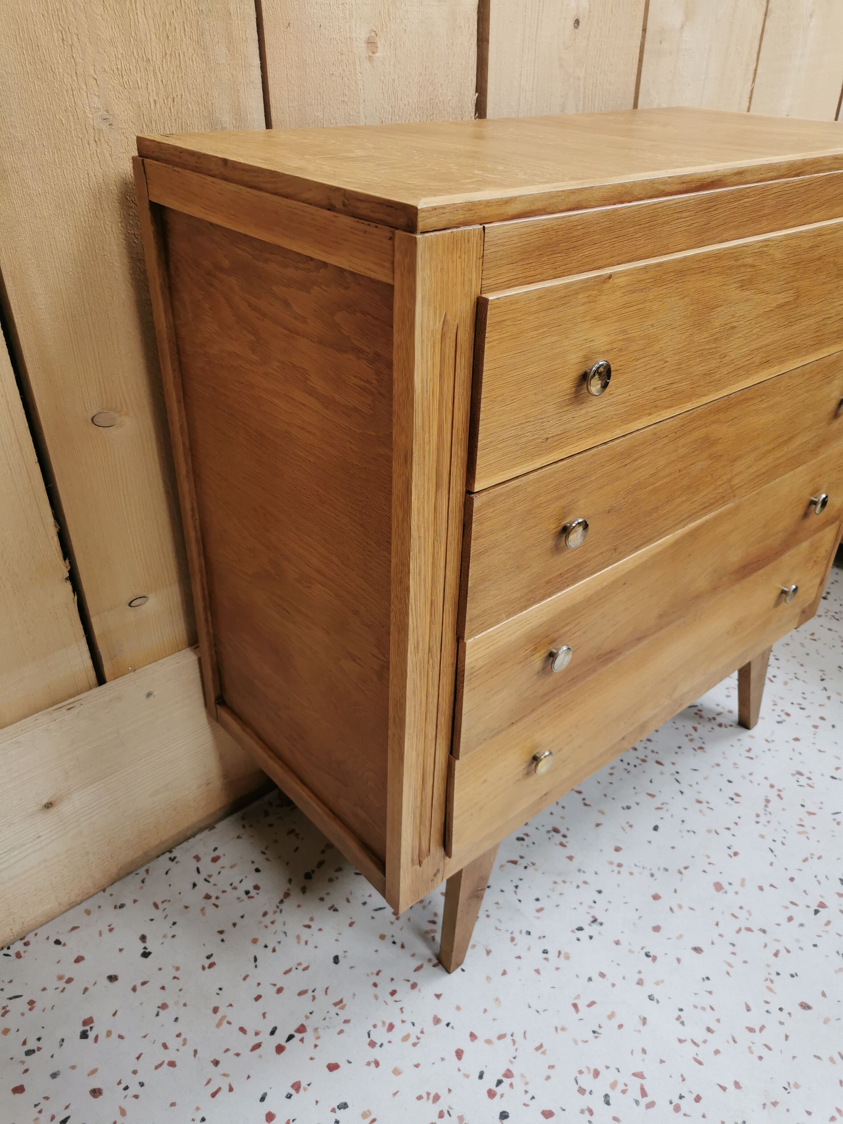 Chest of drawers compass feet