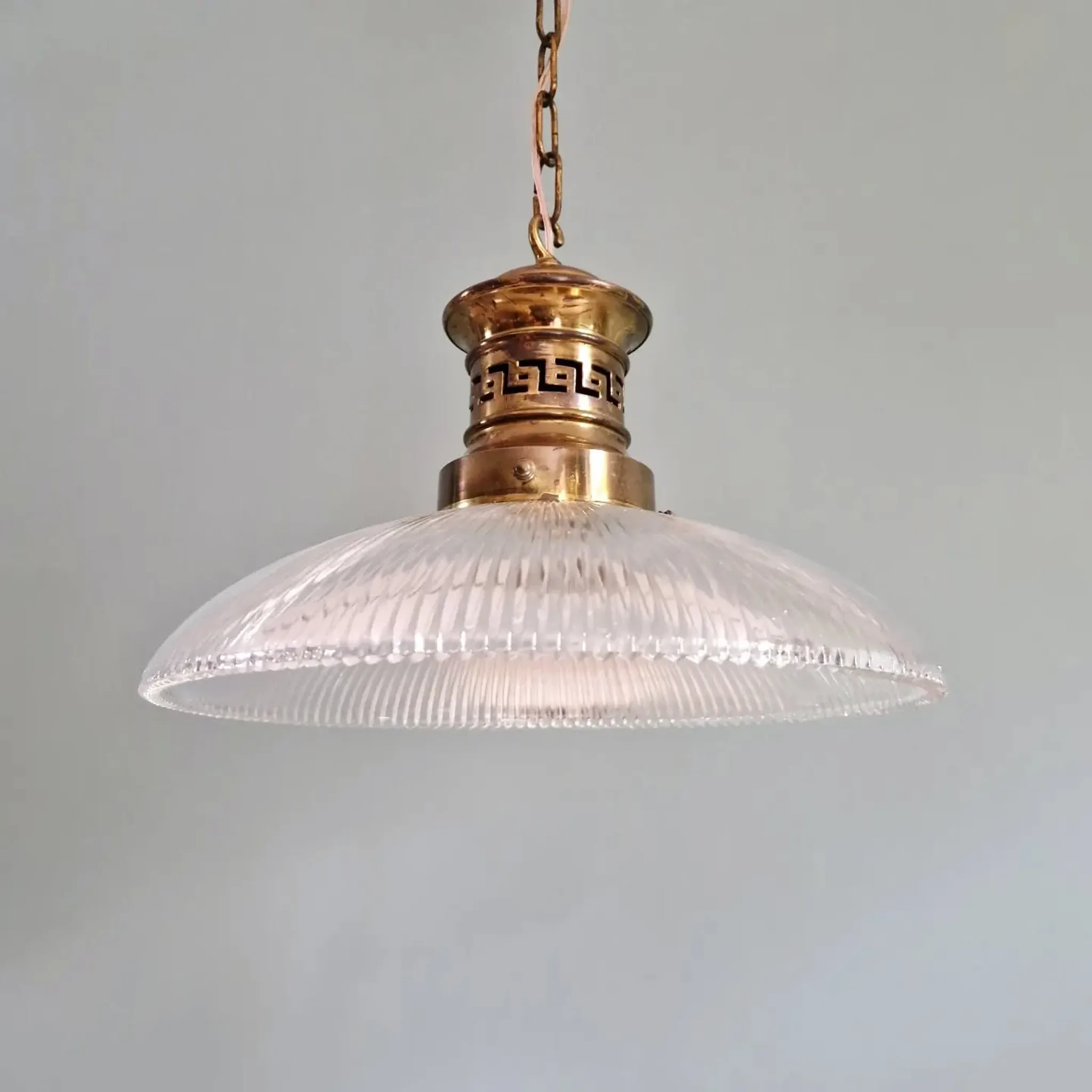 Art Deco glass pendant light with ribbed transparent design, 1920-30.