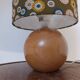 Lampe en bois rond et abat-jour kaki imprimé soleil levant