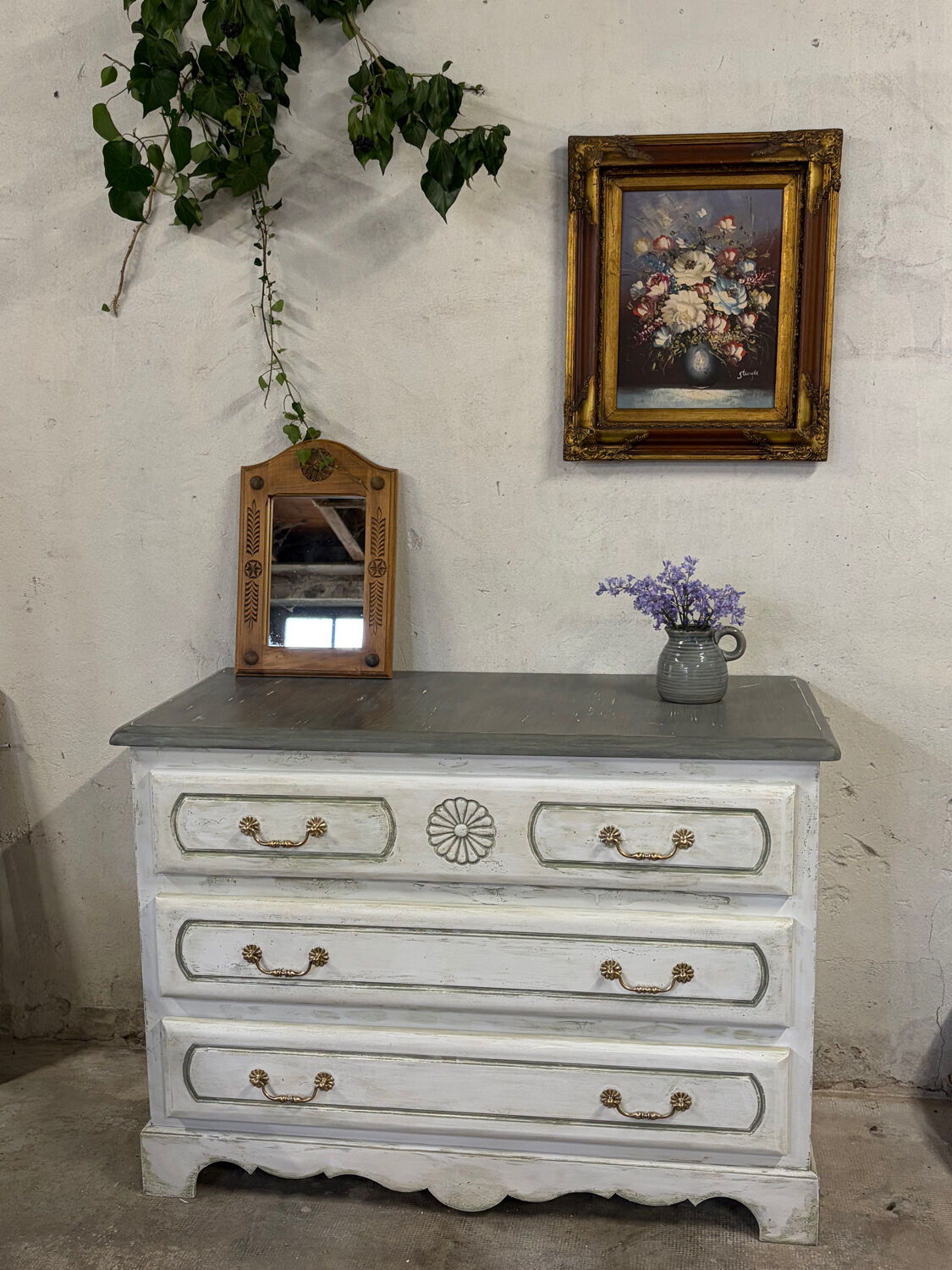 Vintage commode style