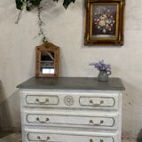 Vintage commode style