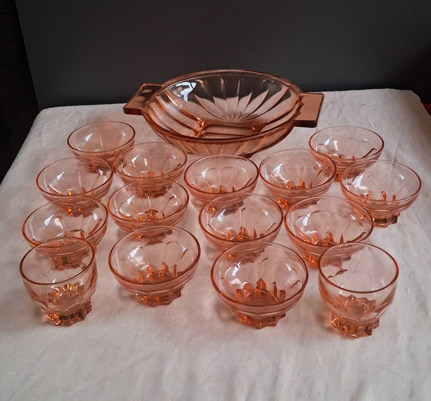 Salad bowl and small bowls