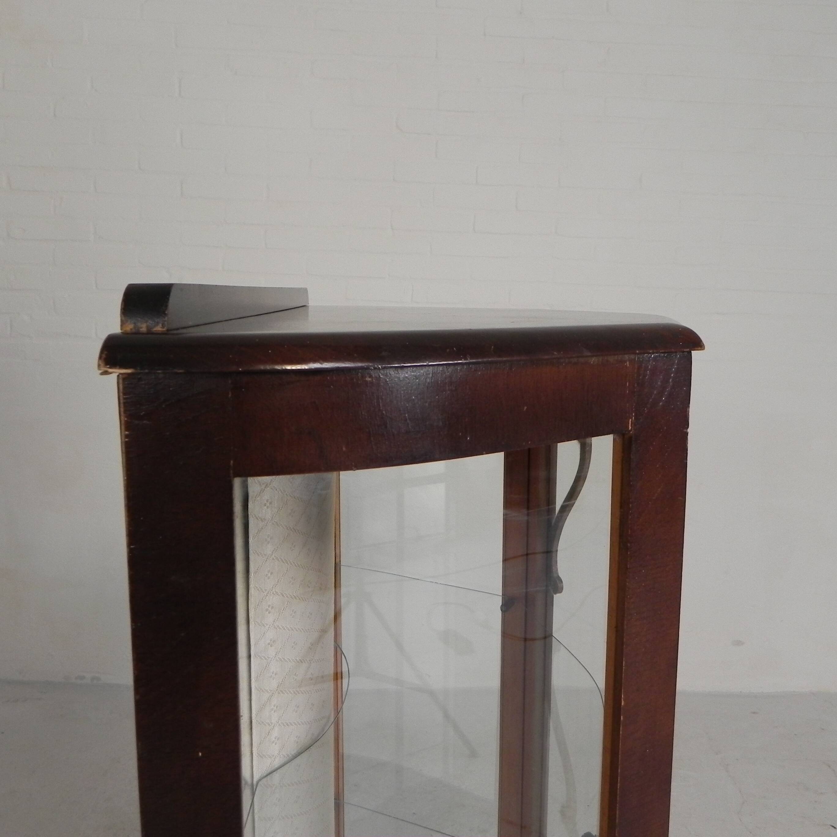 English Art Deco display cabinet on ornate legs, 1930s