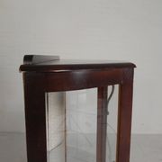 English Art Deco display cabinet on ornate legs, 1930s