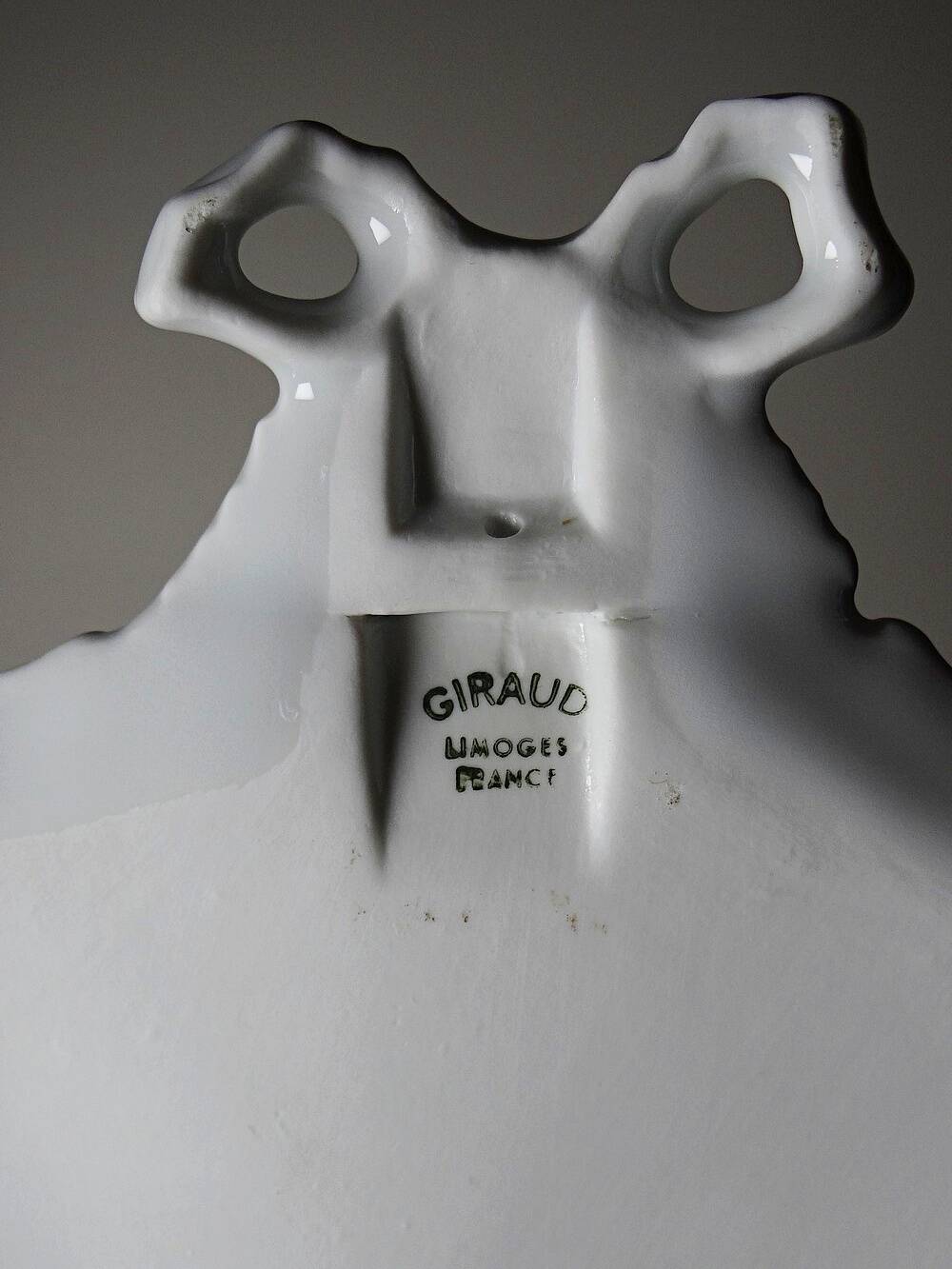 Pair of wall-mounted bouquet holders Giraud Limoges in porcelain, circa 1950-1960.