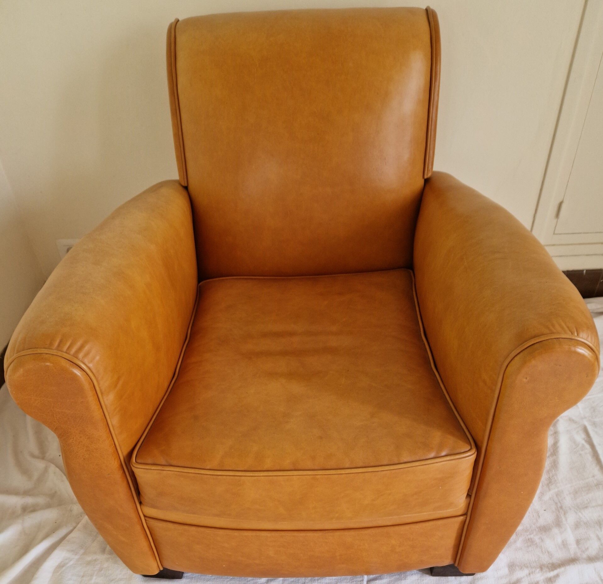 Vintage cognac leather club chair – natural patina – 1970s style