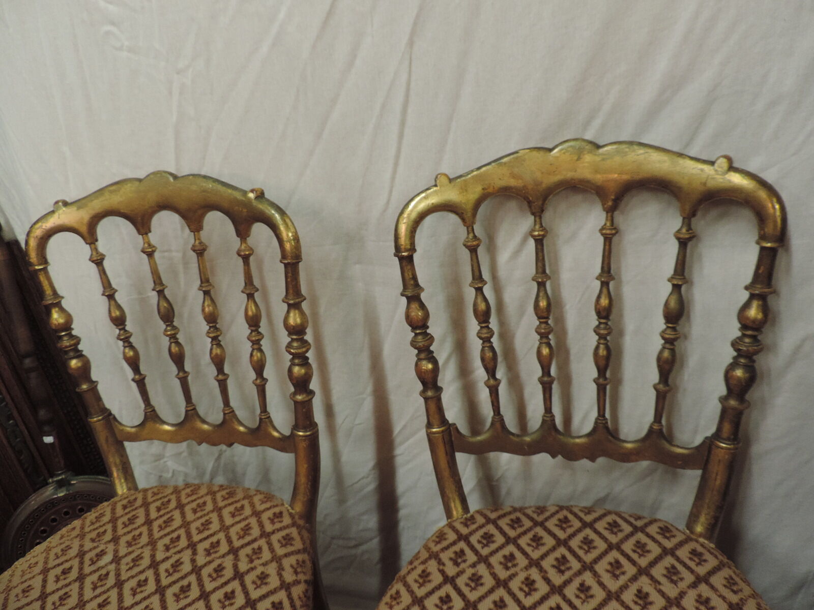 Paire de chaises en bois doré NIII
