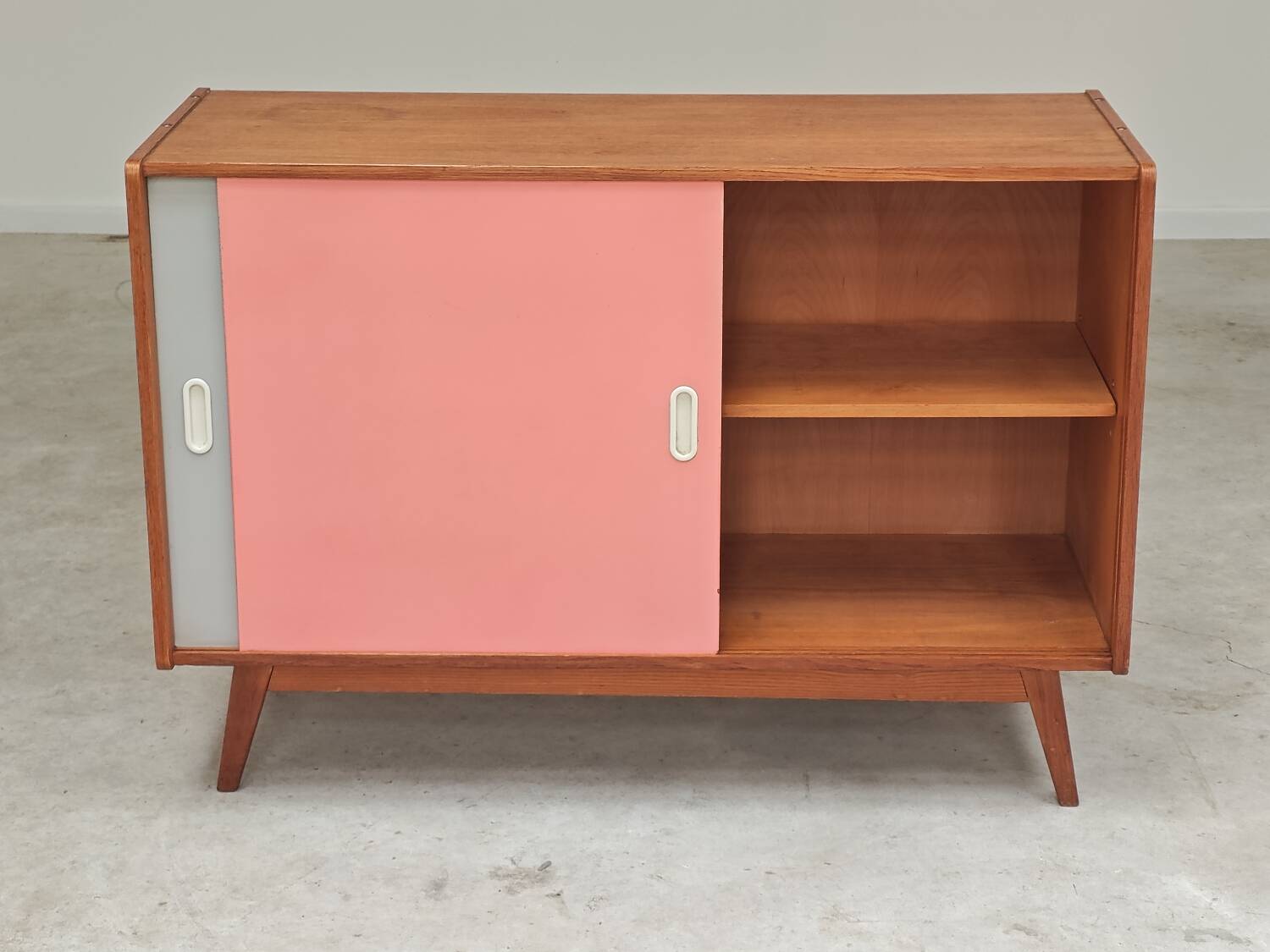 U-452 pink sideboard by Jiri Jiroutek for Interier Praha 1960