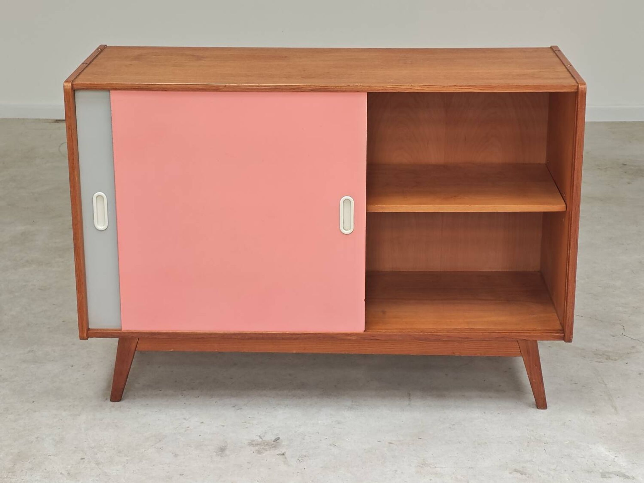 U-452 pink sideboard by Jiri Jiroutek for Interier Praha 1960
