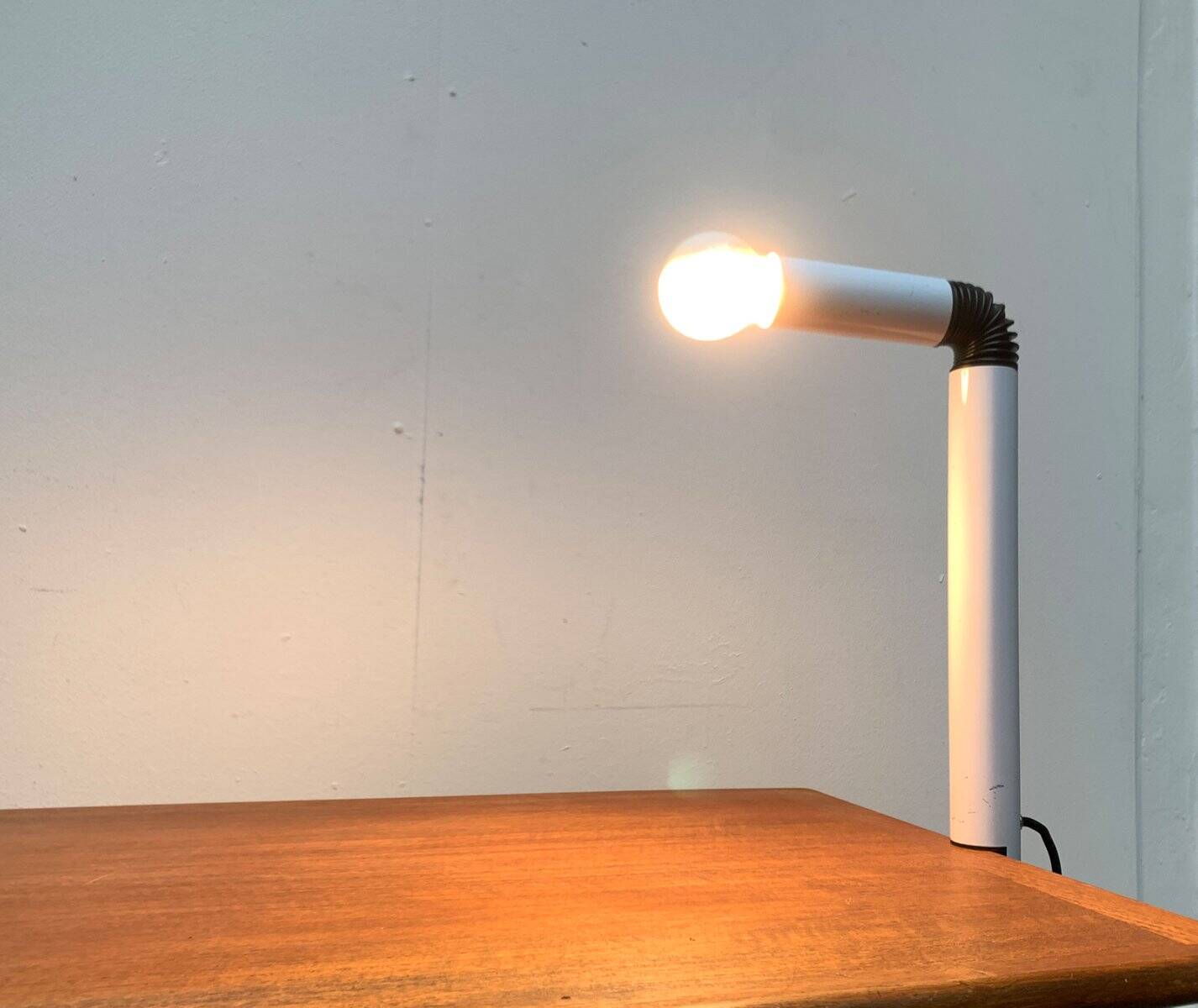 Periscopio clamp table lamp from the Italian space age mid-century by Danilo & Corrado Aroldi for Stilnovo, 1960s.