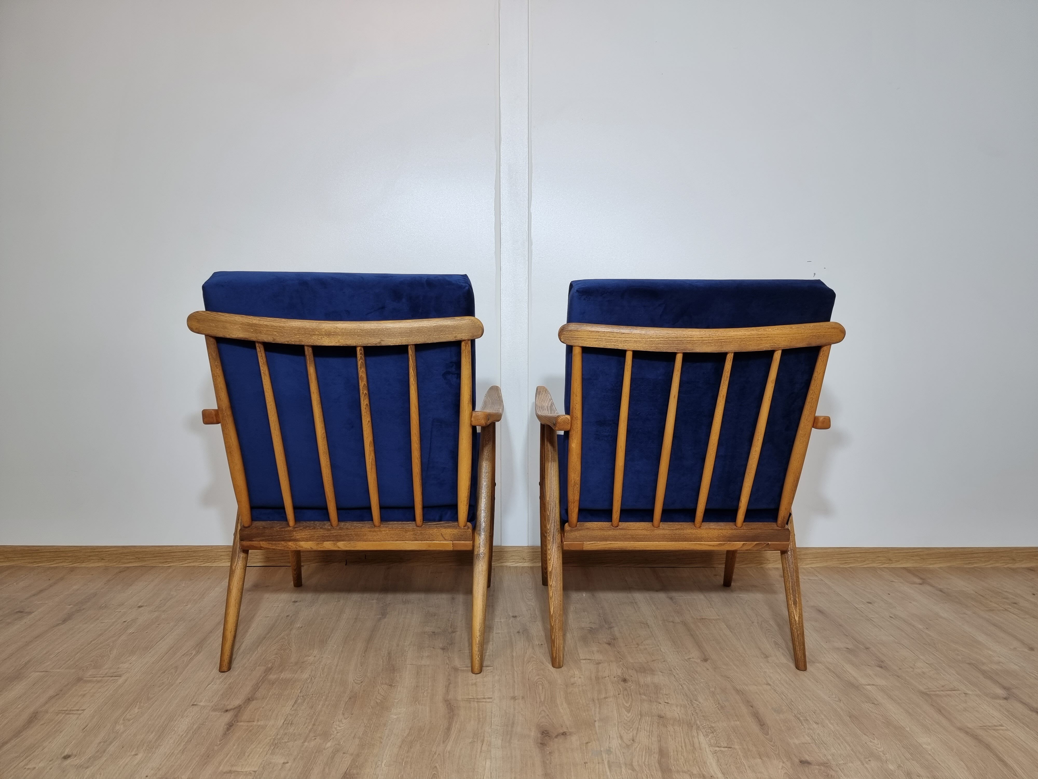 Boomerang" model armchairs by Ton