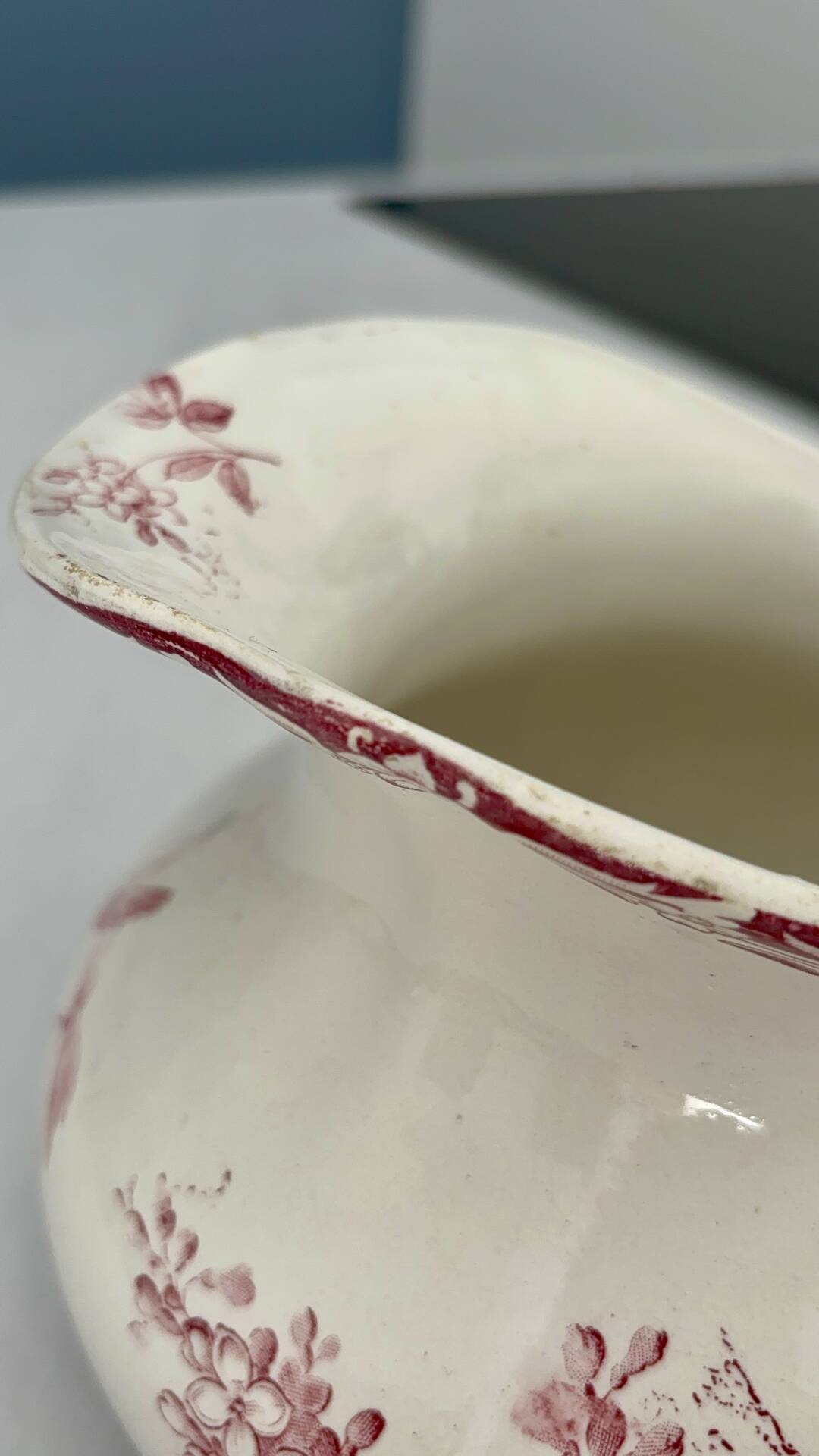 Antique toilet bowl in ironstone Lilas Creil and Montereau – Pic
