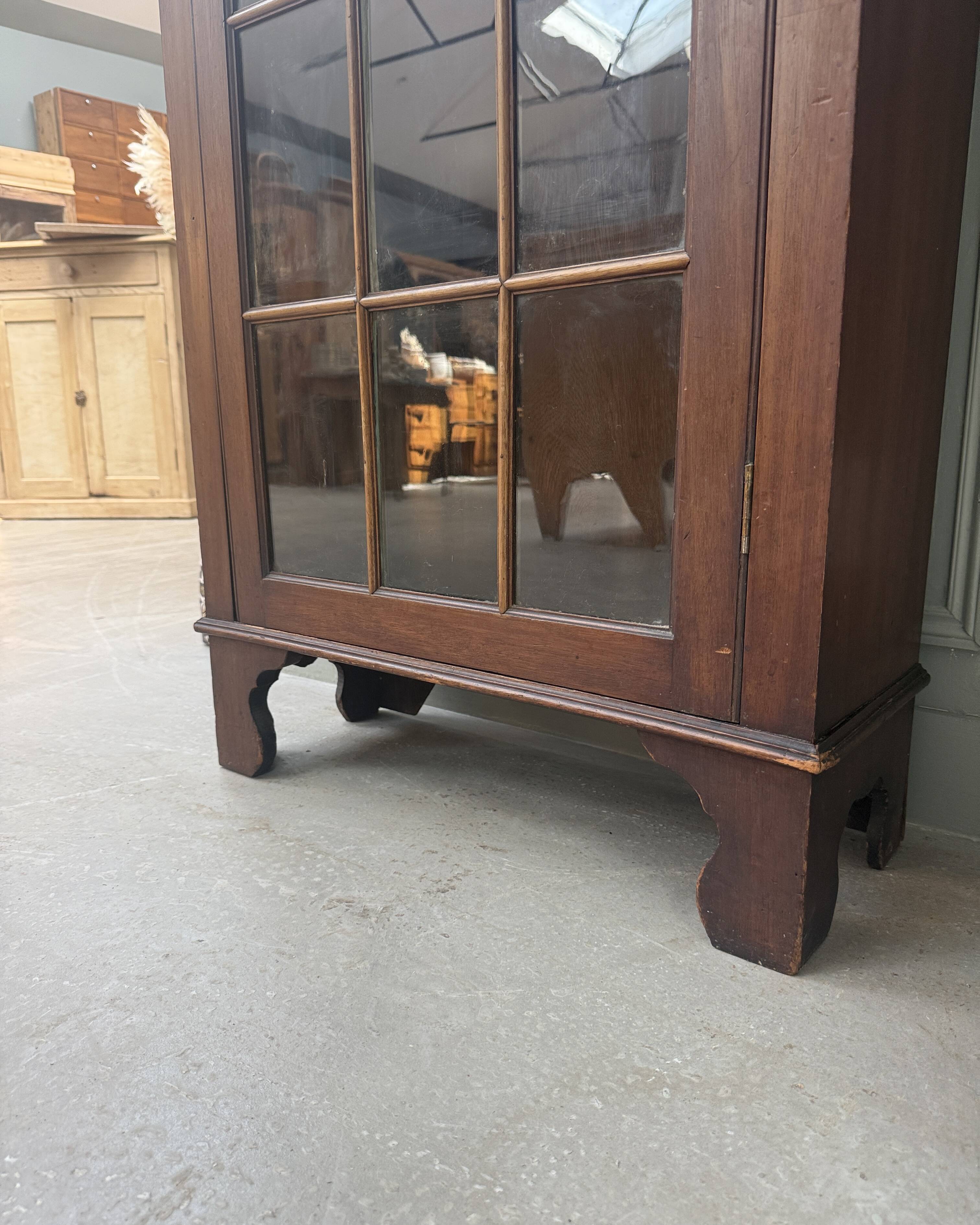 Bibliothèque vitrine anglaise