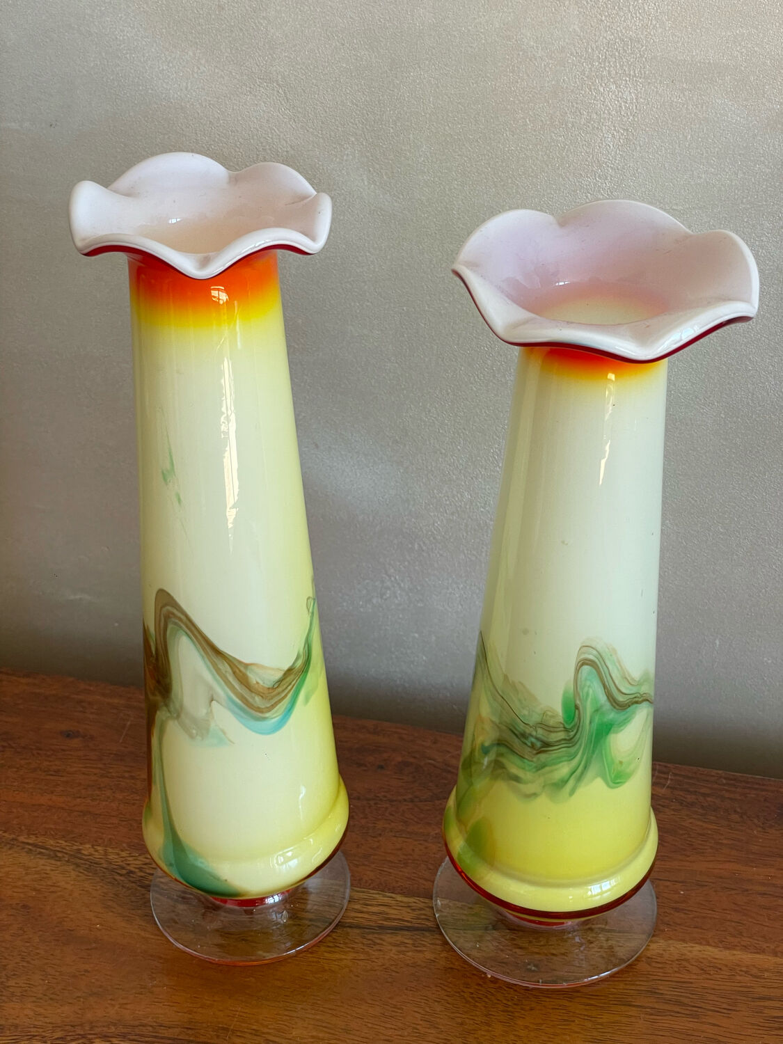 Duo of frill soliflores