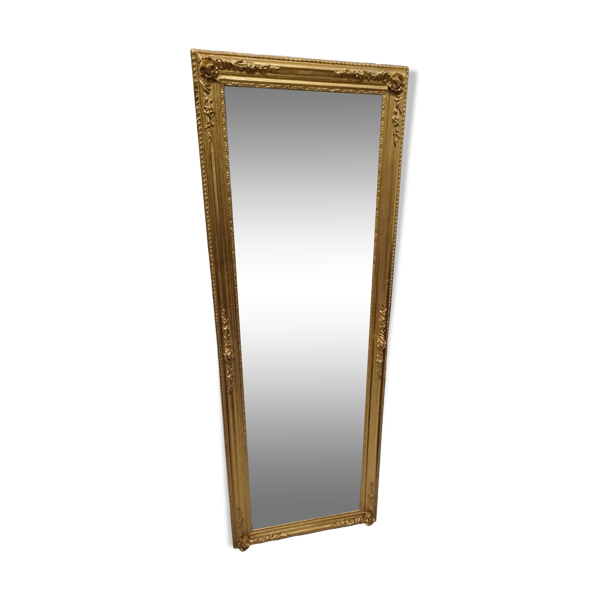 Miroir en bois sculpté doré