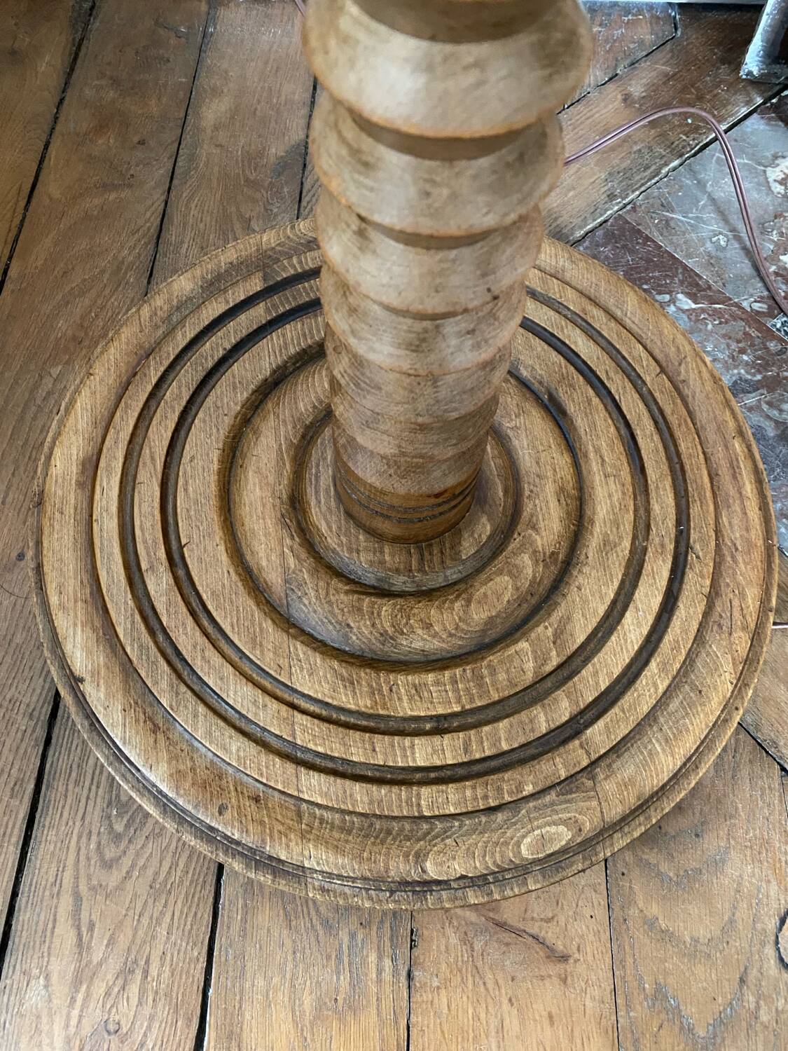 Lampadaire vintage Art déco en bois tourné