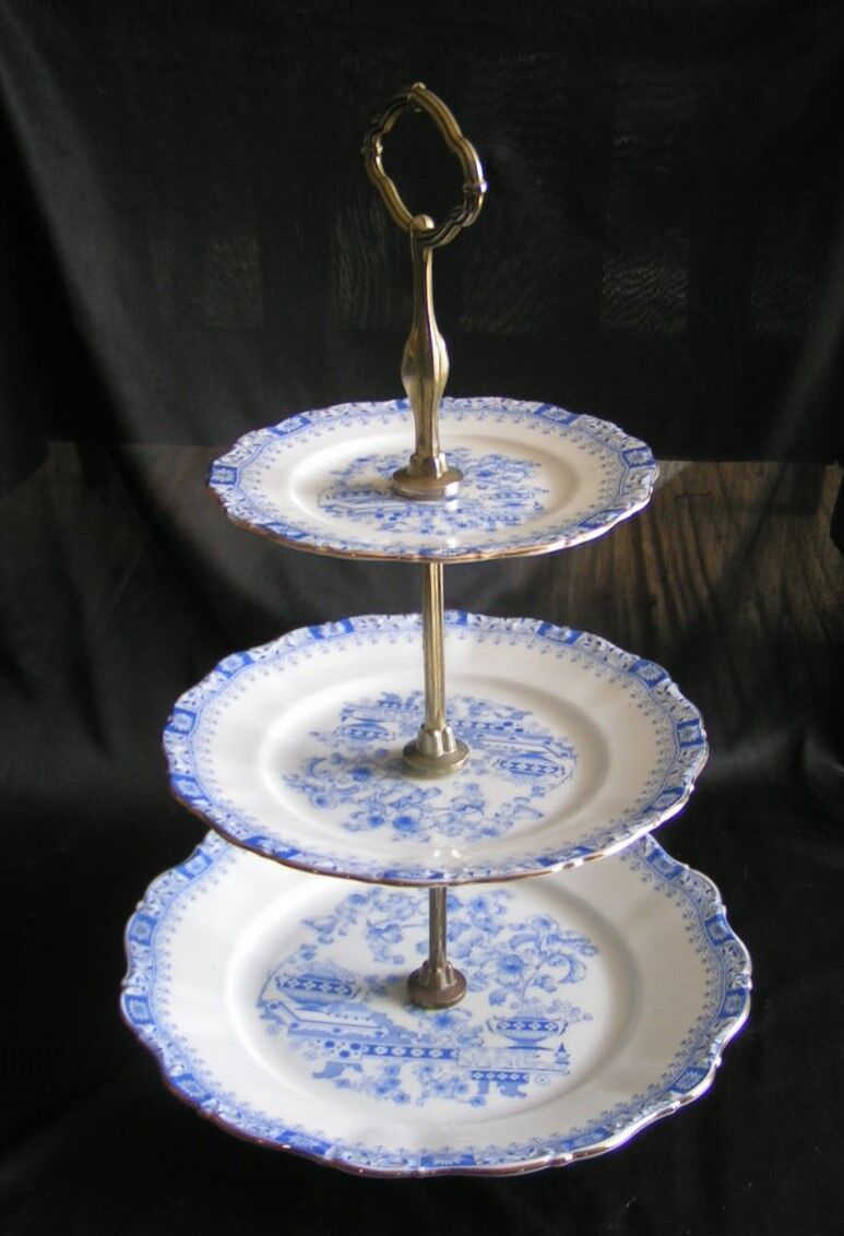 Earthenware servant with 3 trays