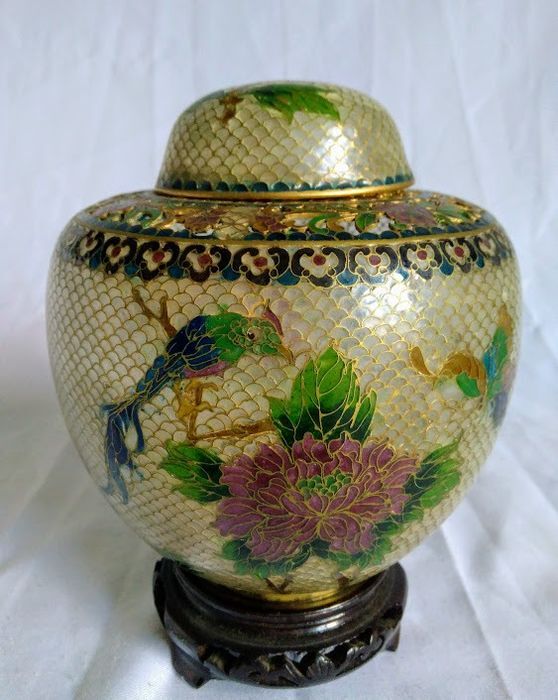 Openwork plique-à-jour enamel pot - 1920 to 1949 - China